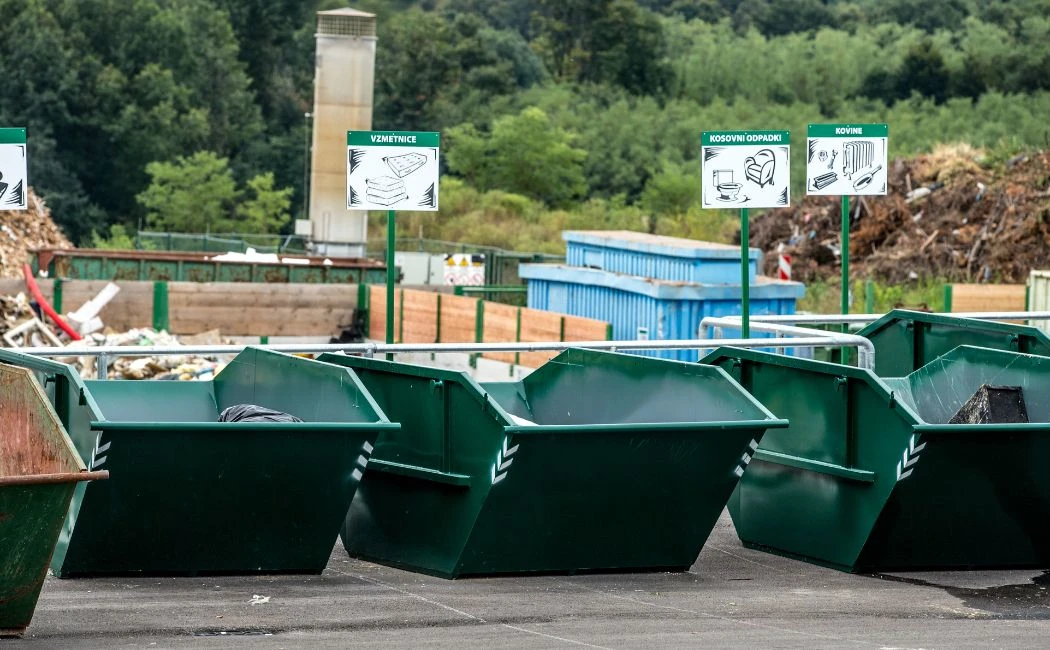 Wywóz odpadów: jakie przepisy trzeba znać?