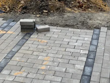 Jak wybrać kostkę brukową do podjazdu, ścieżki lub tarasu?