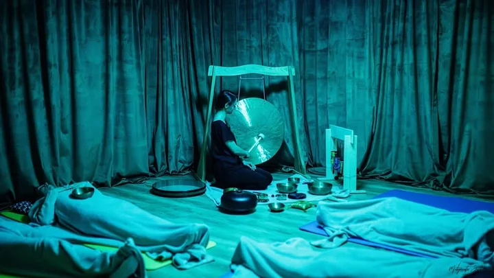 Grafika promocyjna wydarzenia Seans relaksacyjny z misami i gongiem w Kot w Nutach