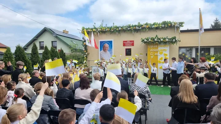 Dwie dekady z Janem Pawłem II. Przedszkole nr 9 świętuje ważny jubileusz