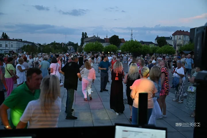 Na placu Kościuszki zatańczyli mieszkańcy. Muzyka porwała Tomaszów