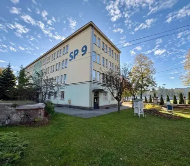 Prawie pół miliona złotych dla „Dziewiątki”. Powstanie sala SI