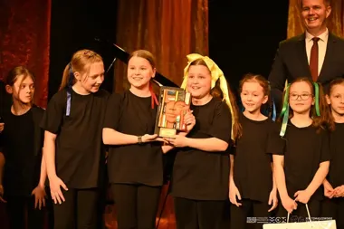 Teatralia w Tomaszowie przyniosły maski, wzruszenia i Grand Prix dla Trzciny