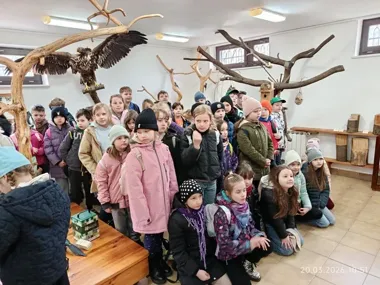 W lesie zamiast dzwonka uczniowie SP 6 tropili wiosnę i pieniądze