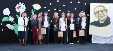 Poezja Twardowskiego wciąż porusza. Młodzi w Tomaszowie stanęli do finału