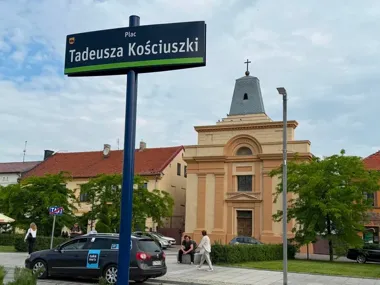 Tomaszów wymienia system informacji miejskiej. Blisko tysiąc punktów zyska nowe oznaczenia