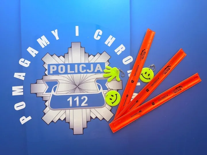 Mały odblask może dać kierowcy kilka sekund na reakcję. Policja przypomina
