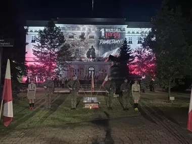 O 5.00 spadły pierwsze bomby. Tomaszów Mazowiecki uczcił 87. rocznicę wojny