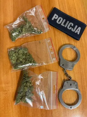 Kontrola drogowa ujawniła prawie 14 gramów marihuany w aucie 42-latka