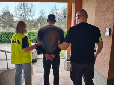 Kable z ładowarek znikały w regionie - tomaszowska policja ich namierzyła