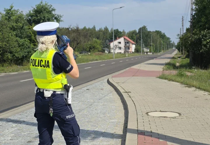 Policja z Tomaszowa ostrzega przed wakacyjną jazdą. Ten błąd kosztuje najwięcej